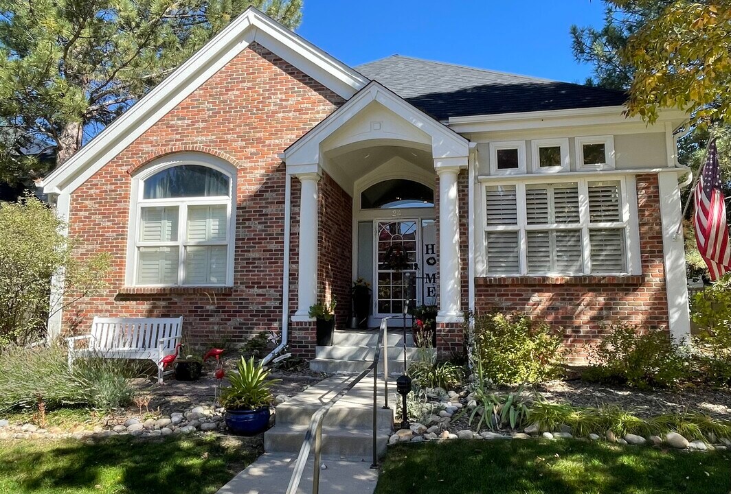 1011 S Valentia St in Denver, CO - Building Photo