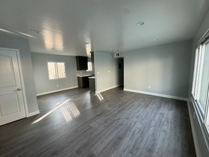 3232 W 99th St in Inglewood, CA - Building Photo - Building Photo