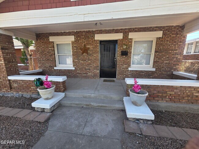property at 4002 Pershing Dr