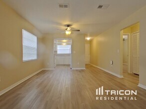 25200 Quaker Ridge Ave in Sorrento, FL - Building Photo - Building Photo