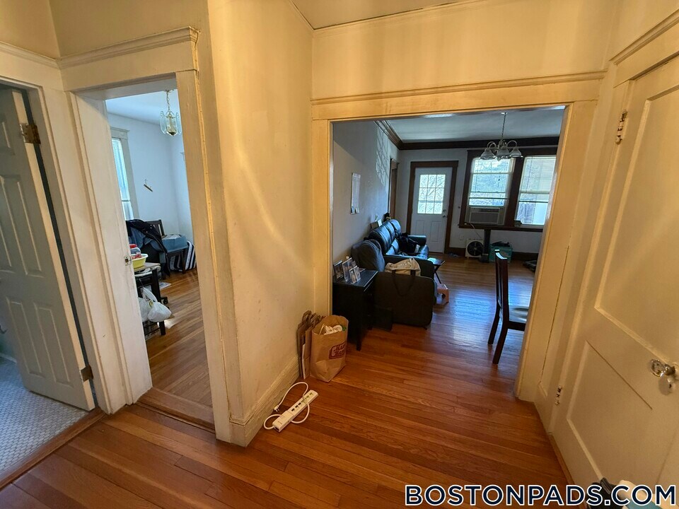 26 Chiswick Rd in Boston, MA - Building Photo