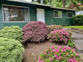 14613 57th Pl W in Edmonds, WA - Foto de edificio - Building Photo