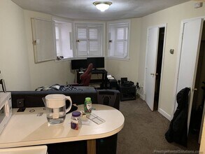 1305 Commonwealth Ave, Unit 1 in Boston, MA - Foto de edificio - Building Photo