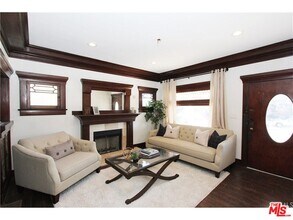 2345 W 30th St in Los Angeles, CA - Building Photo - Building Photo