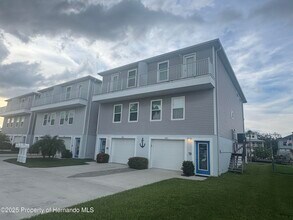 6891 Clark St in Hudson, FL - Building Photo - Building Photo
