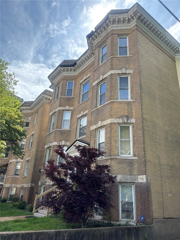 property at 411 N Newstead Ave