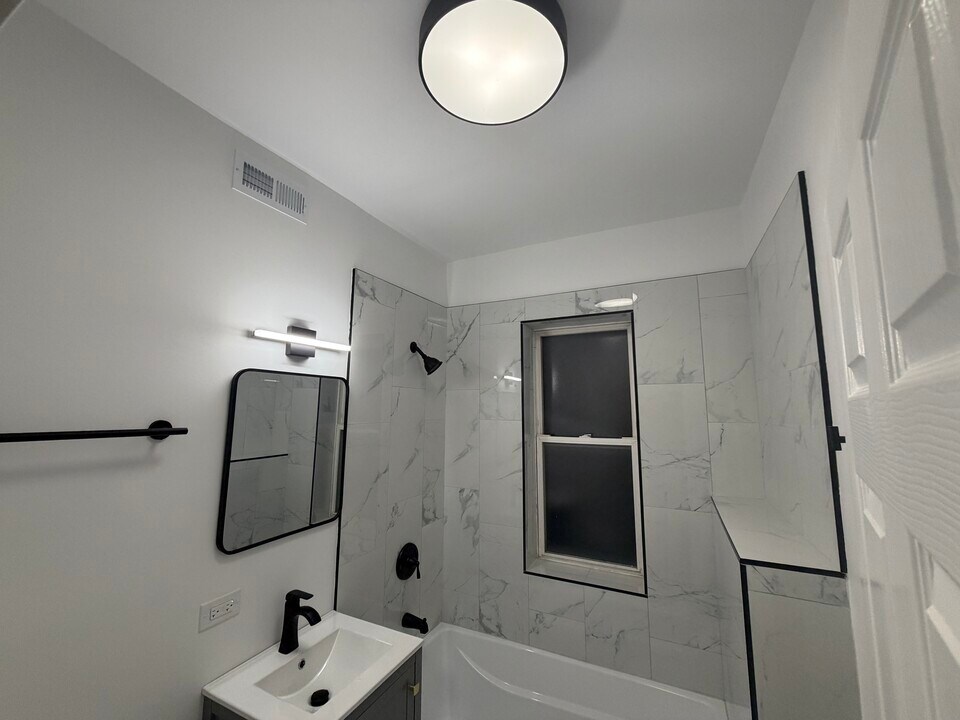 3049 W Berteau Ave, Unit #3 in Chicago, IL - Building Photo