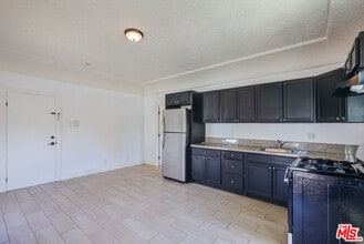 644 W 5th St in Los Angeles, CA - Building Photo - Building Photo