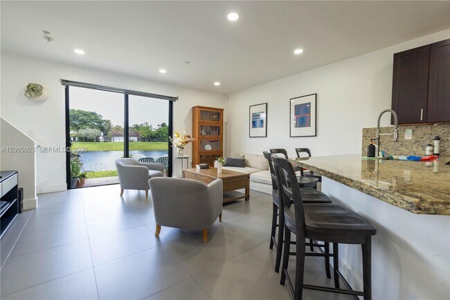 345 NE 194th Ln in Miami, FL - Building Photo - Building Photo