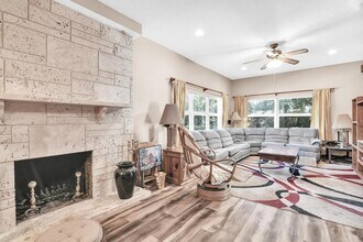 916 Roberts Rd in Delray Beach, FL - Foto de edificio - Building Photo