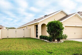 8089 Pelican Reed Cir in Wesley Chapel, FL - Building Photo - Building Photo