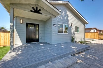 532 Elm Ave in Imperial Beach, CA - Foto de edificio - Building Photo