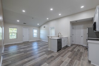 Willowbrooke Apartments in Georgetown, KY - Building Photo - Interior Photo