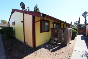 Tabor Apartments in Fairfield, CA - Foto de edificio - Building Photo