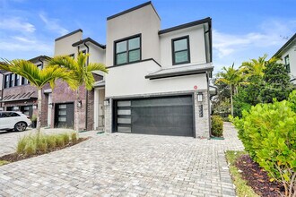 8355 NW 7th Pl in Plantation, FL - Building Photo - Building Photo