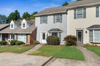 378 W Pointe Dr in Spartanburg, SC - Building Photo - Building Photo