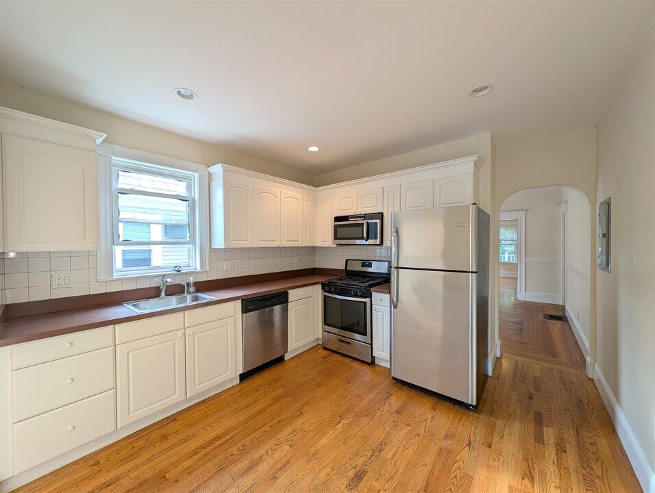 41 Ossipee Rd, Unit 3 in Somerville, MA - Foto de edificio