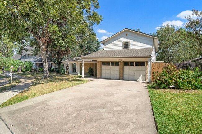 7014 Woodfern Dr in Houston, TX - Building Photo - Building Photo