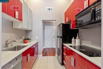 300 N Civic Dr #313, Unit 313 in Walnut Creek, CA - Building Photo - Building Photo