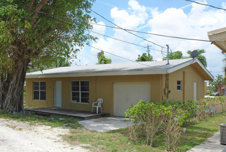 700-706 SE 22nd St in Fort Lauderdale, FL - Building Photo - Building Photo