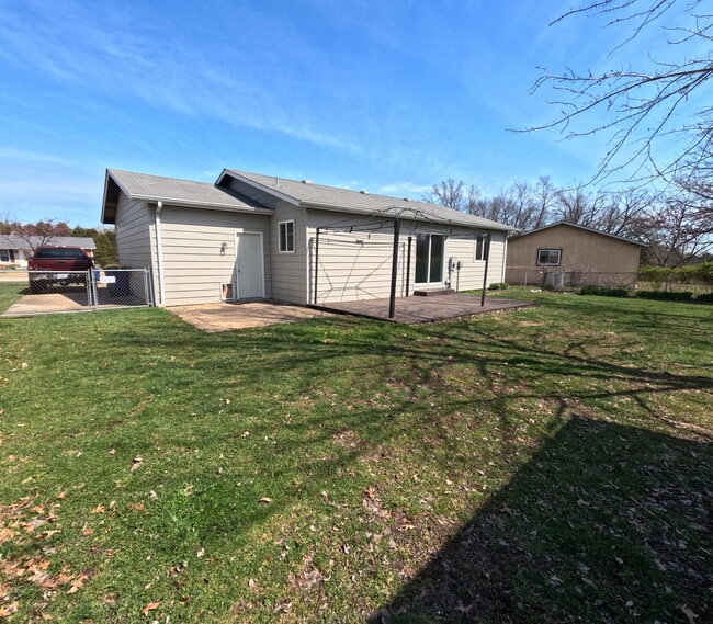 310 Roanoke Dr in Warrenton, MO - Building Photo - Building Photo