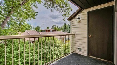 Spruce Grove Lane in Calgary, AB - Building Photo - Building Photo