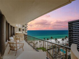 4001 Gulf Shore Blvd N in Naples, FL - Building Photo