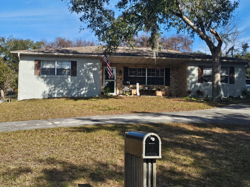 545 S Exeter St in Eustis, FL - Building Photo