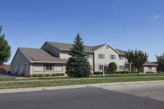 50 Mountin Dr in Mayville, WI - Foto de edificio - Building Photo