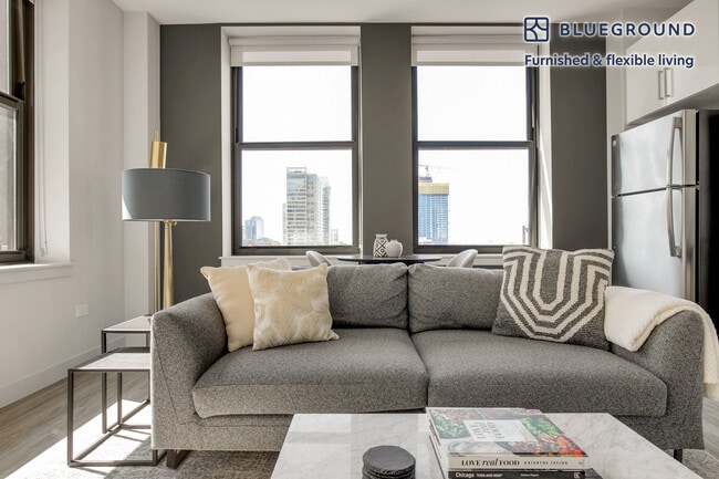 330 S Wells St in Chicago, IL - Foto de edificio - Building Photo