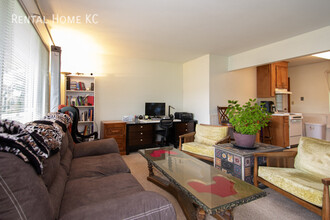 8432 Lowell Ave in Overland Park, KS - Foto de edificio - Building Photo