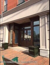 8 E Front St in Red Bank, NJ - Foto de edificio - Building Photo