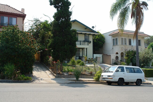 318 S Coronado St in Los Angeles, CA - Building Photo - Building Photo