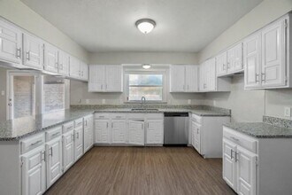 1213 Southridge Dr in Lancaster, TX - Building Photo - Building Photo