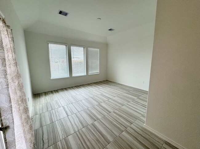 20403 Laila Manor Ln