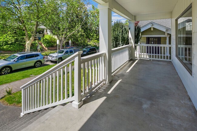 5646 12th Ave NE in Seattle, WA - Building Photo - Building Photo