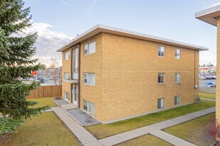 1715 35th St SW in Calgary, AB - Building Photo