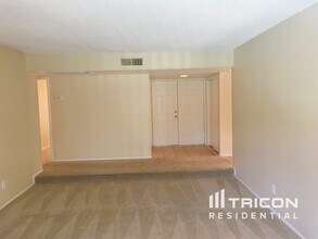 5819 W Grovers Ave in Glendale, AZ - Building Photo - Building Photo