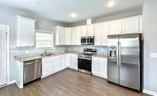 1025 Echo Rdg Rd in Columbia, TN - Foto de edificio - Building Photo