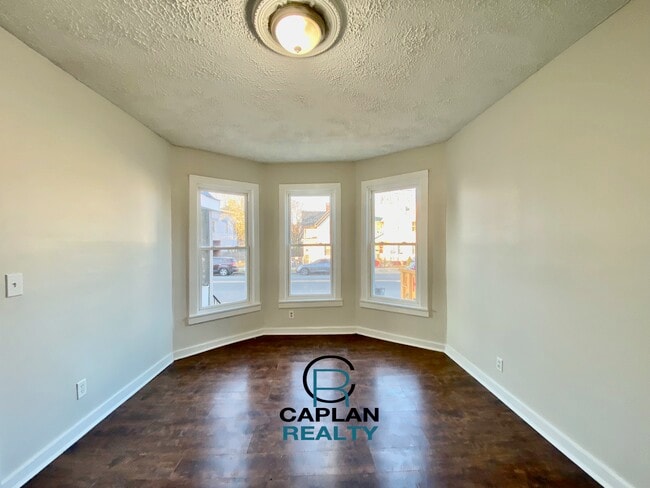 46 Henry St, Unit 1L