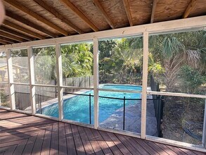 1400 Alhambra Way S in St. Petersburg, FL - Building Photo - Building Photo