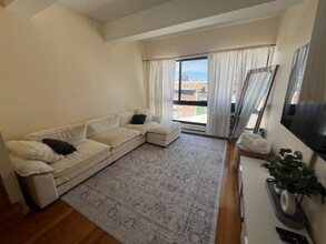 12 Stoneholm St in Boston, MA - Building Photo - Building Photo