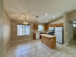 41841 W Sunland Dr in Maricopa, AZ - Building Photo - Building Photo