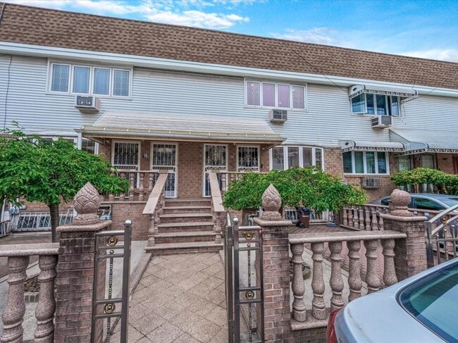 property at 14 McKibbin Ct