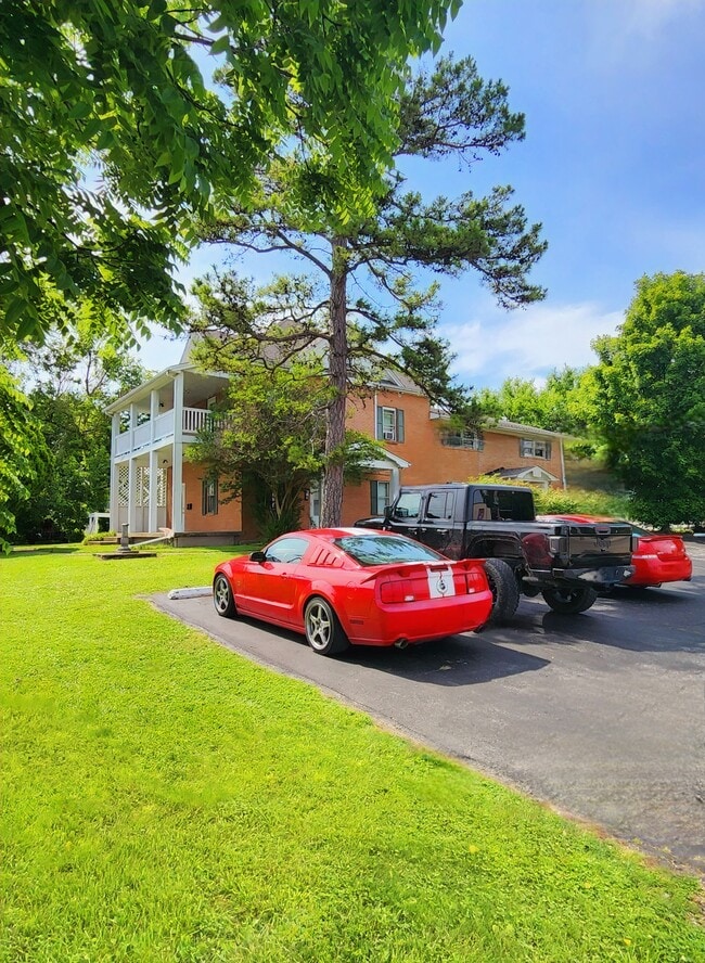1004 W Main St, Unit SUITE in Marion, IL - Building Photo - Building Photo