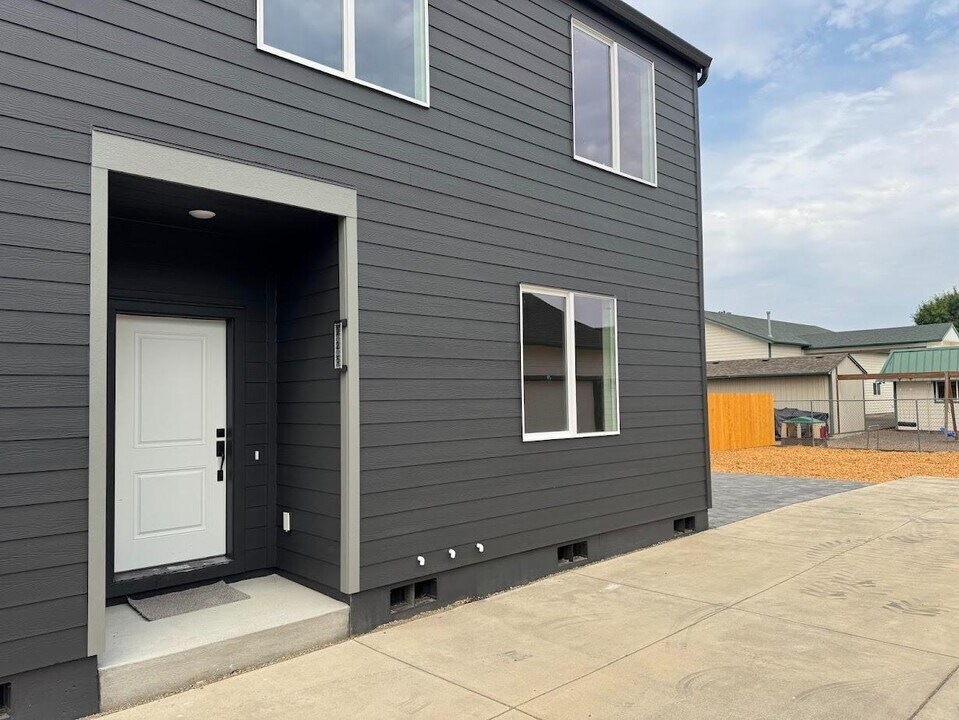 225 28th Ave SE in Albany, OR - Building Photo