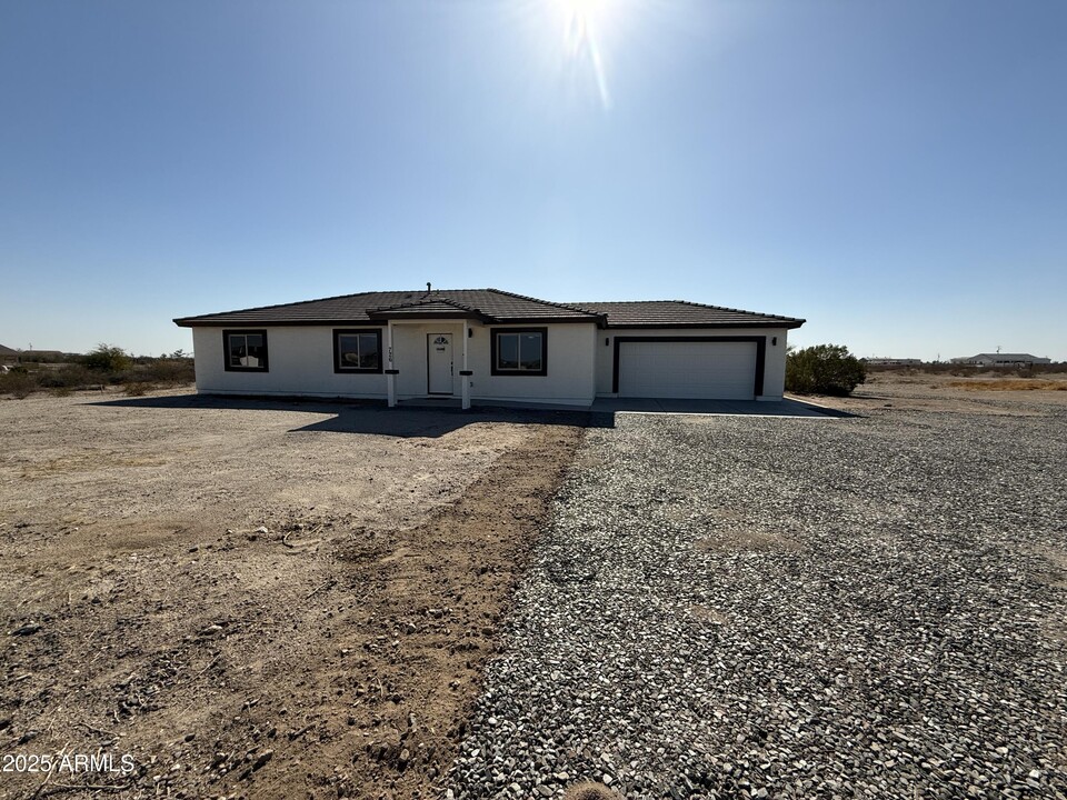 726 Johnson Rd in Buckeye, AZ - Building Photo