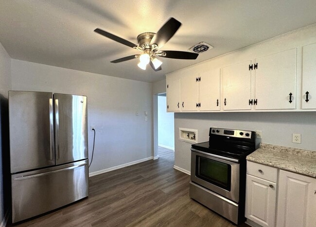 2008 Plow Ln in Chesapeake, VA - Foto de edificio - Building Photo