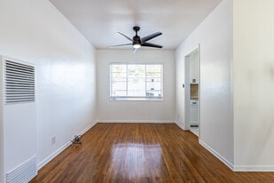 3701 Montclair St in Los Angeles, CA - Building Photo