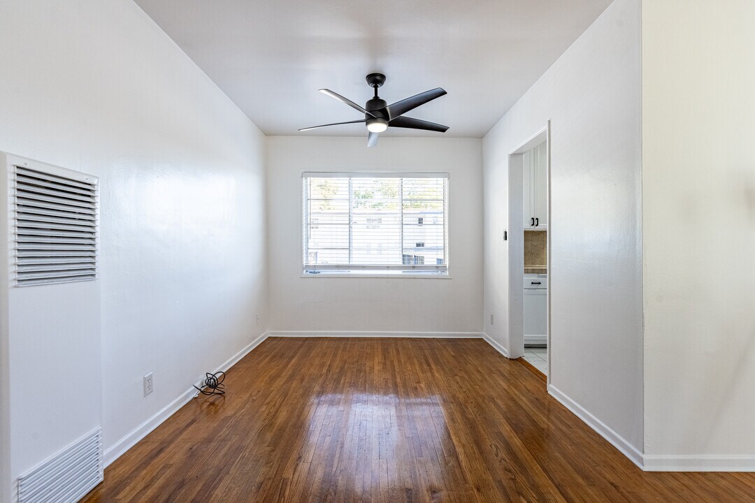 3701 Montclair St in Los Angeles, CA - Building Photo